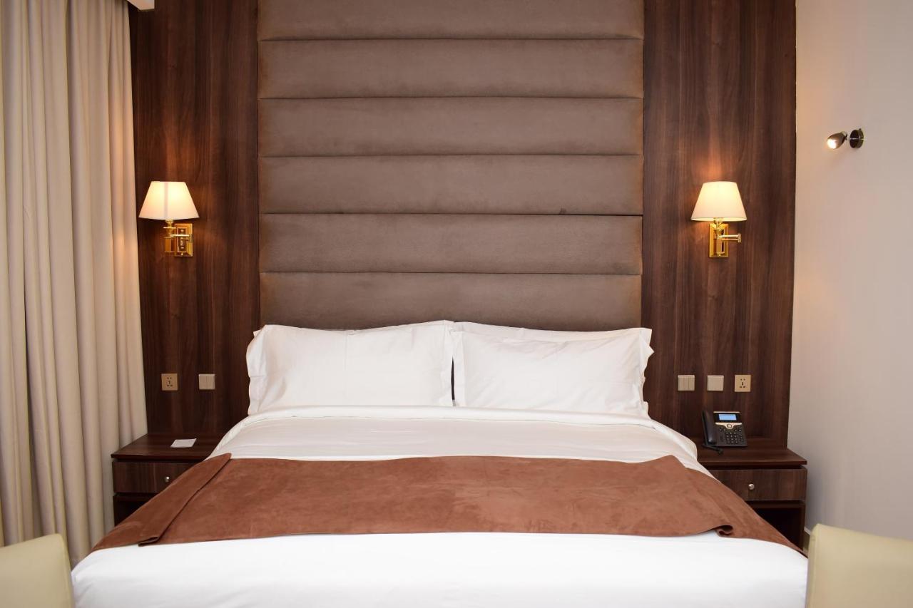 Monty Suites & Golf Ούγιο Εξωτερικό φωτογραφία