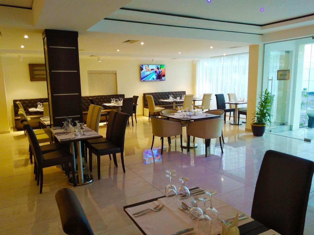 Monty Suites & Golf Ούγιο Εξωτερικό φωτογραφία