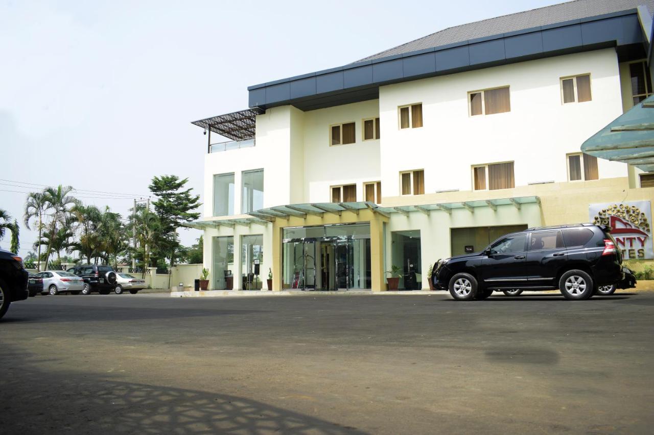 Monty Suites & Golf Ούγιο Εξωτερικό φωτογραφία