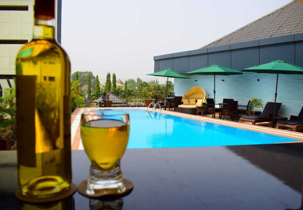 Monty Suites & Golf Ούγιο Εξωτερικό φωτογραφία